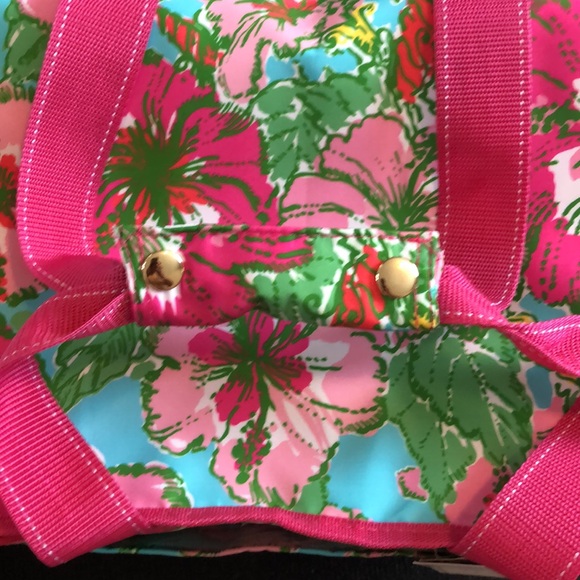 Lilly Pulizter Insulated Beach Bag Color Big Flirt Print NWT - Picture 9 of 10